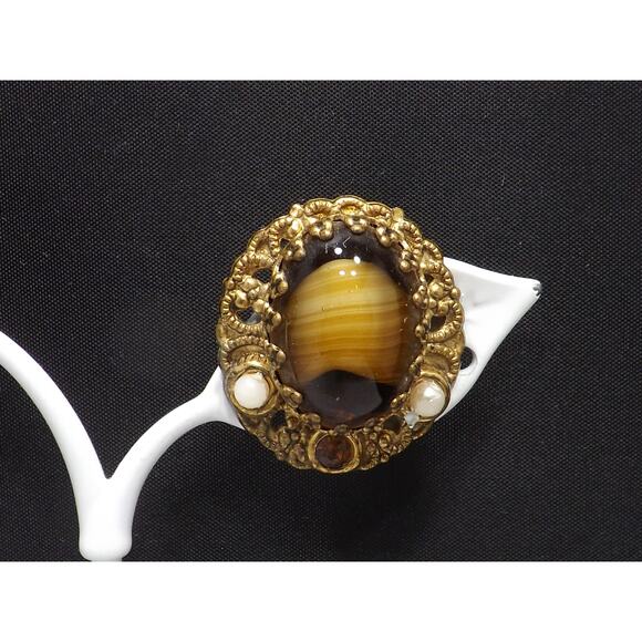 West Germany Art Glass Clip Earrings, Filigree Background, 1950s Vintage Jewelry - Picture 4 of 10